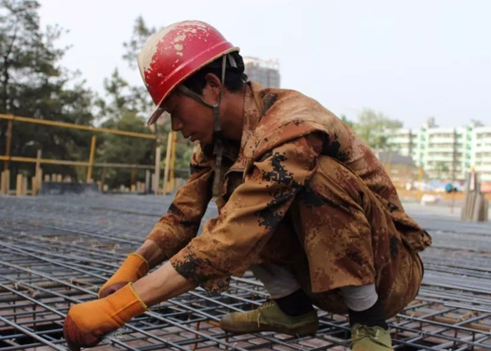 烈日下的擔當、高溫下的堅持