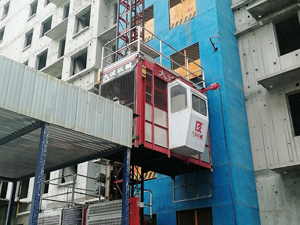 山西三建使用大誠(chéng)機(jī)械施工升降機(jī)、物料提升機(jī)案例
