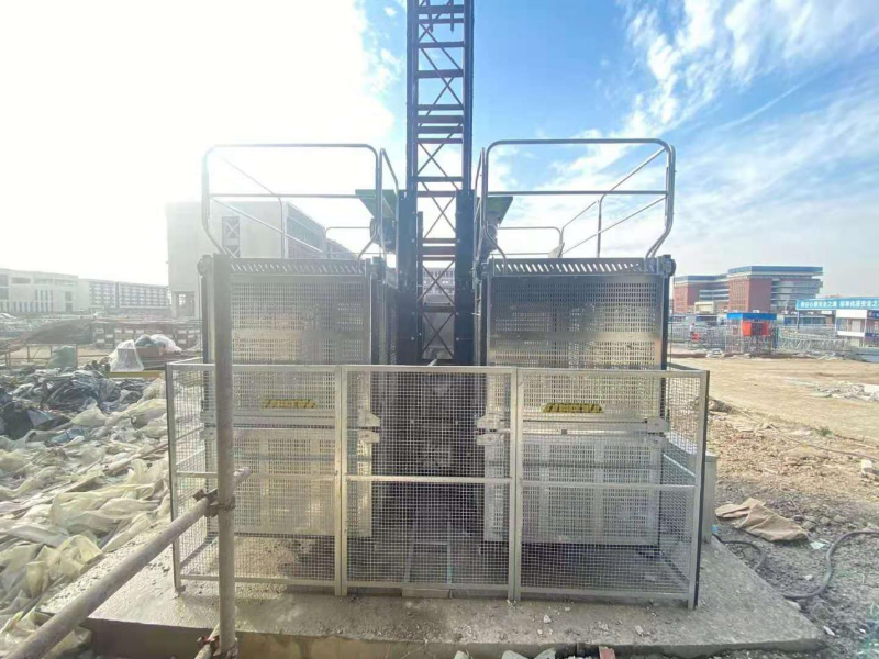 施工電梯 施工電梯